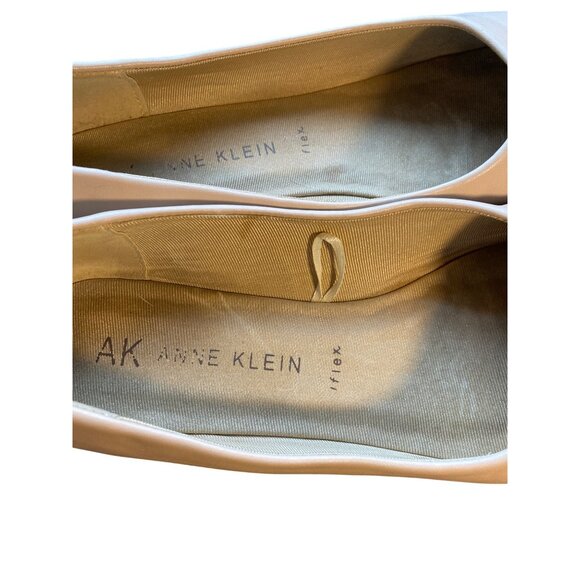Anne Klein Womens Beige Cap Toe Slip-On Flats Size 9M - Picture 4 of 6